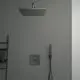 Schwarze Wandrainbrause von Ideal Standard mit quadratischem Kopf und minimalistischer Halterung. Daneben befindet sich eine Handbrause zur flexiblen Nutzung.
